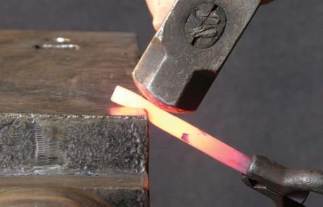 Getting Started in Blacksmithing: The Anvil Stand! - Garon Power